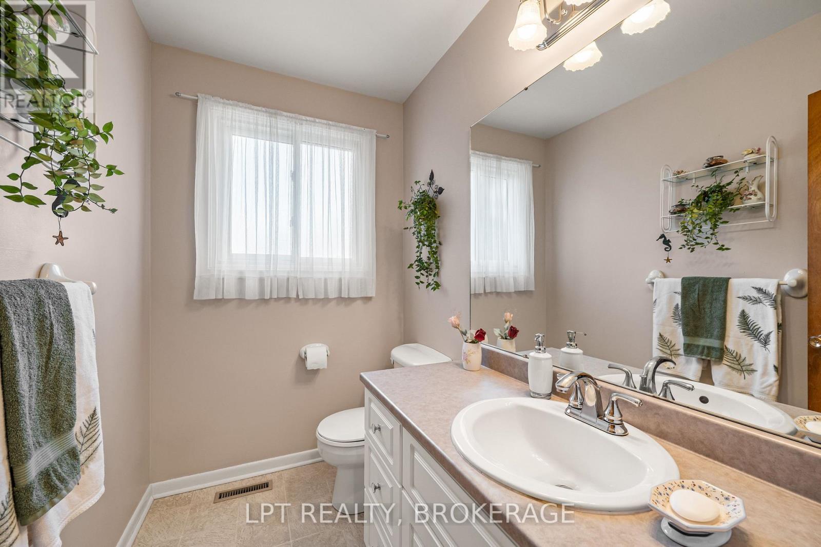 124 Campbell Crescent, Kingston (Central City West), ON