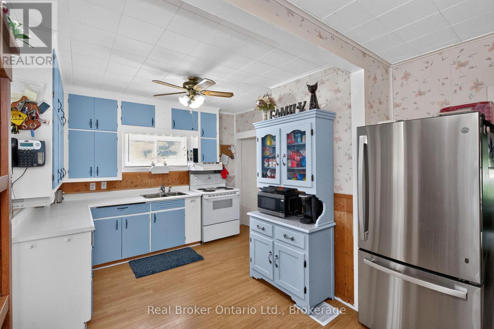 Kitchen - 179 Seventh Street, Midland, ON