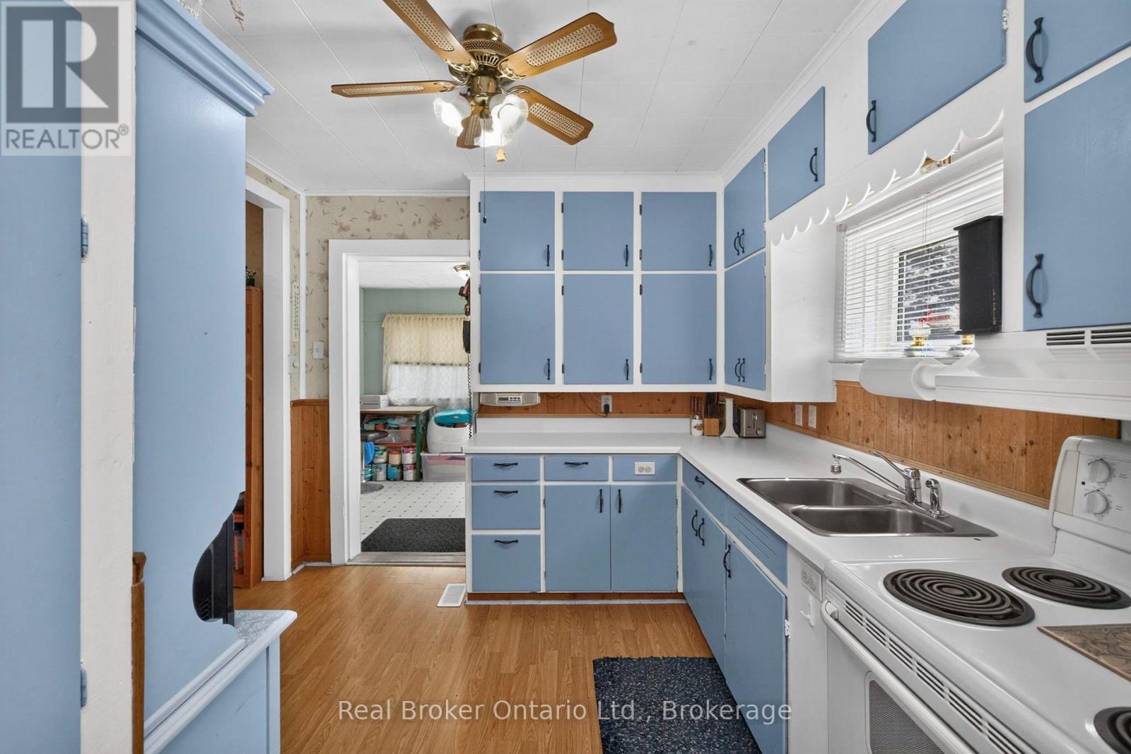 Kitchen - 179 Seventh Street, Midland, ON