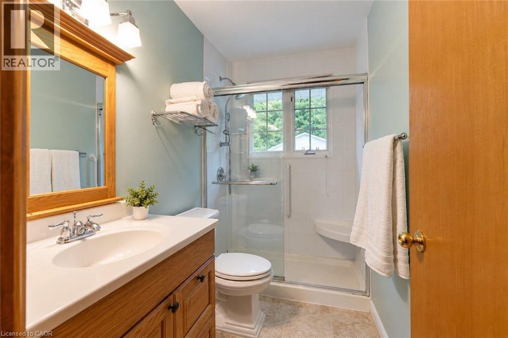 Upstairs Bathroom - 12 Brae Crest Drive, Hamilton, ON