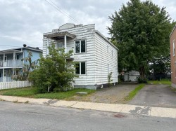 1205 - 1207 Rue Goupil Drummondville, QC J2B 4Z8