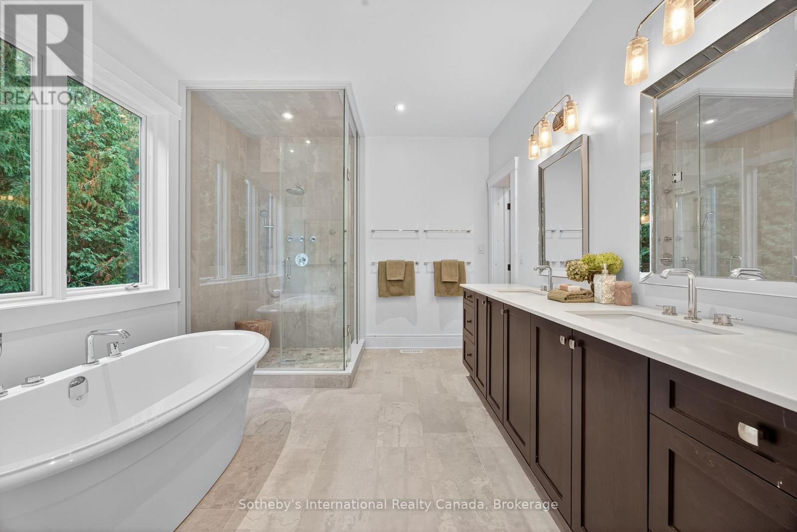 Primary Ensuite - 112 Arrowhead Crescent, Blue Mountains, ON