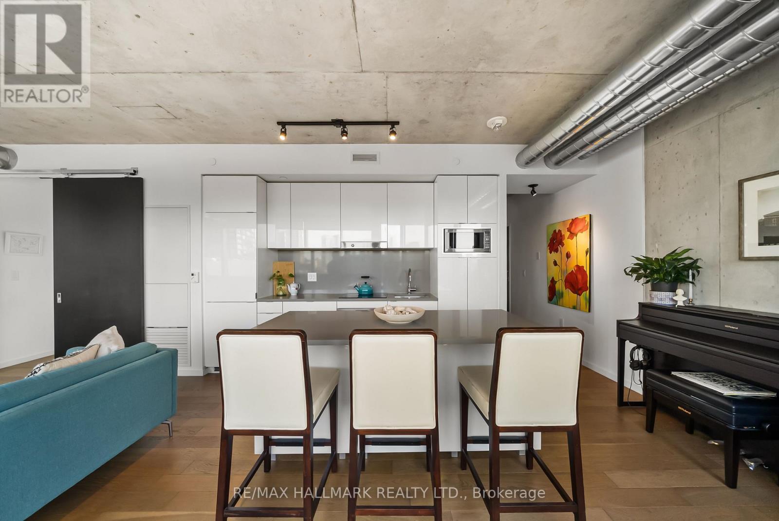 709 - 21 Lawren Harris Square, Toronto, ON