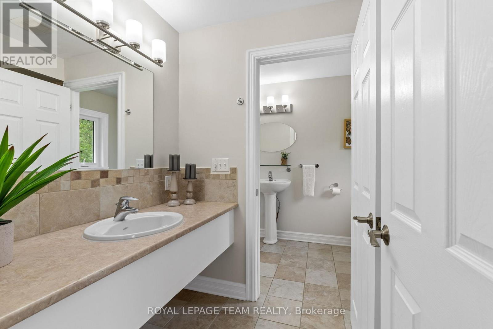 Jack & Jill with 2 Water Closests - 1526 Carsonby Road E, Ottawa, ON