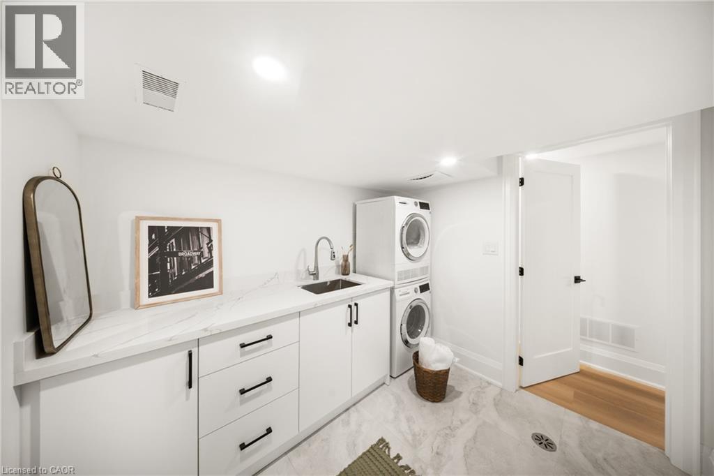201 Trelawn Avenue, Oakville, ON
