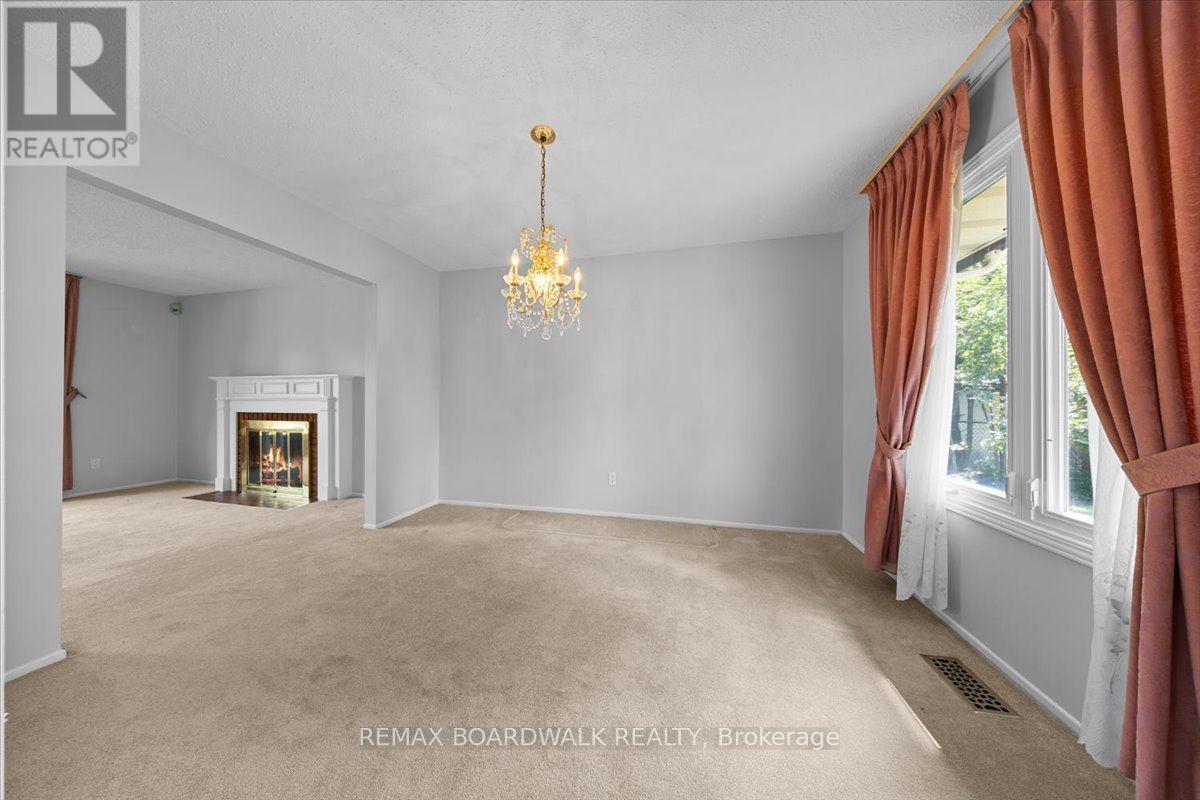 965 Cahill Drive W, Ottawa, ON