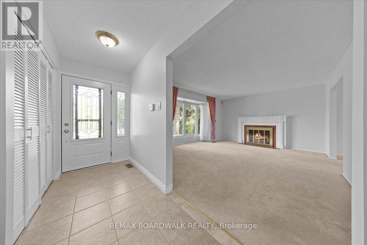 965 Cahill Drive W, Ottawa, ON