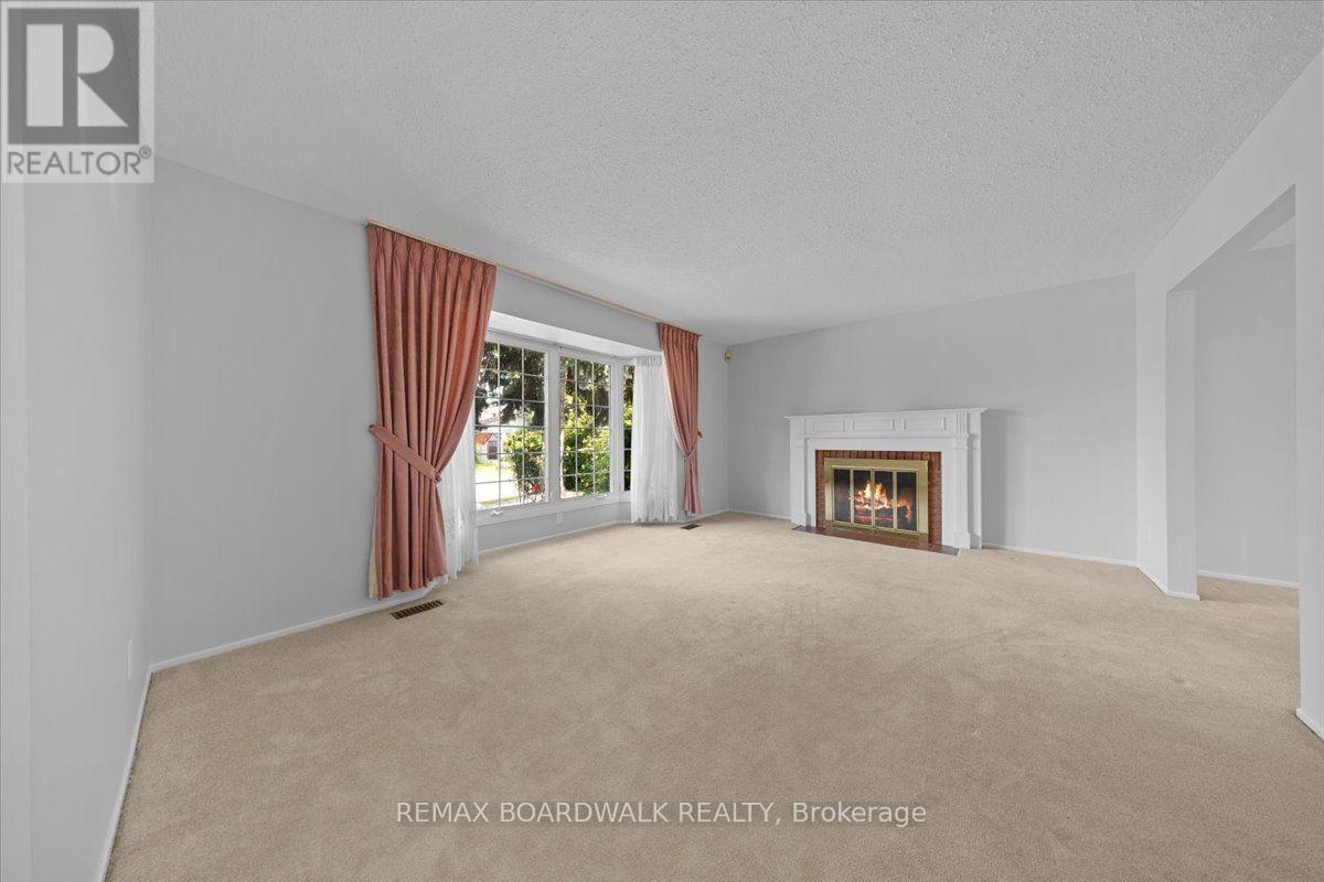 965 Cahill Drive W, Ottawa, ON