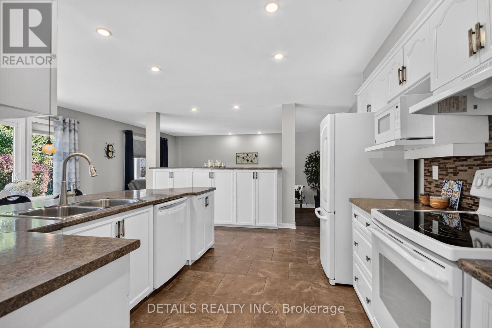 10 Forest Creek Drive, Ottawa, ON