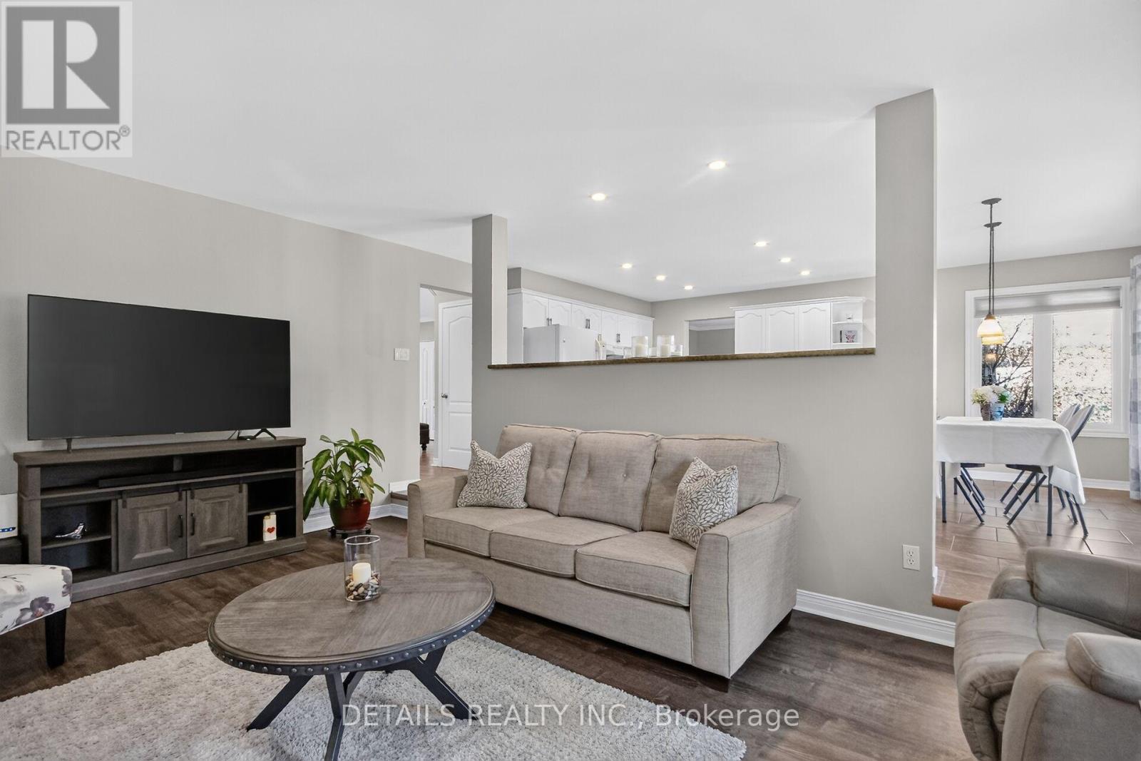 10 Forest Creek Drive, Ottawa, ON