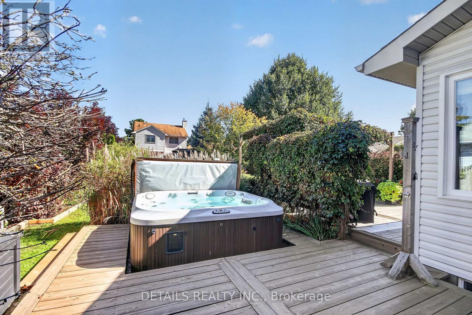 10 Forest Creek Drive, Ottawa, ON