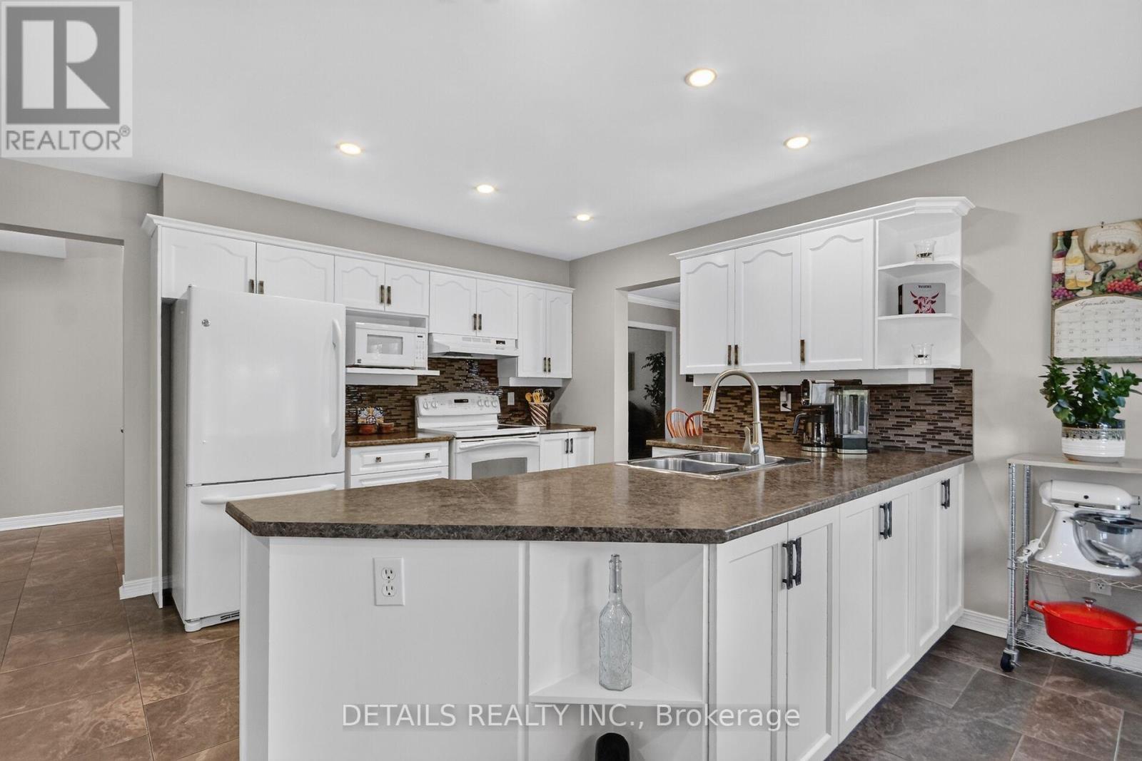 10 Forest Creek Drive, Ottawa, ON