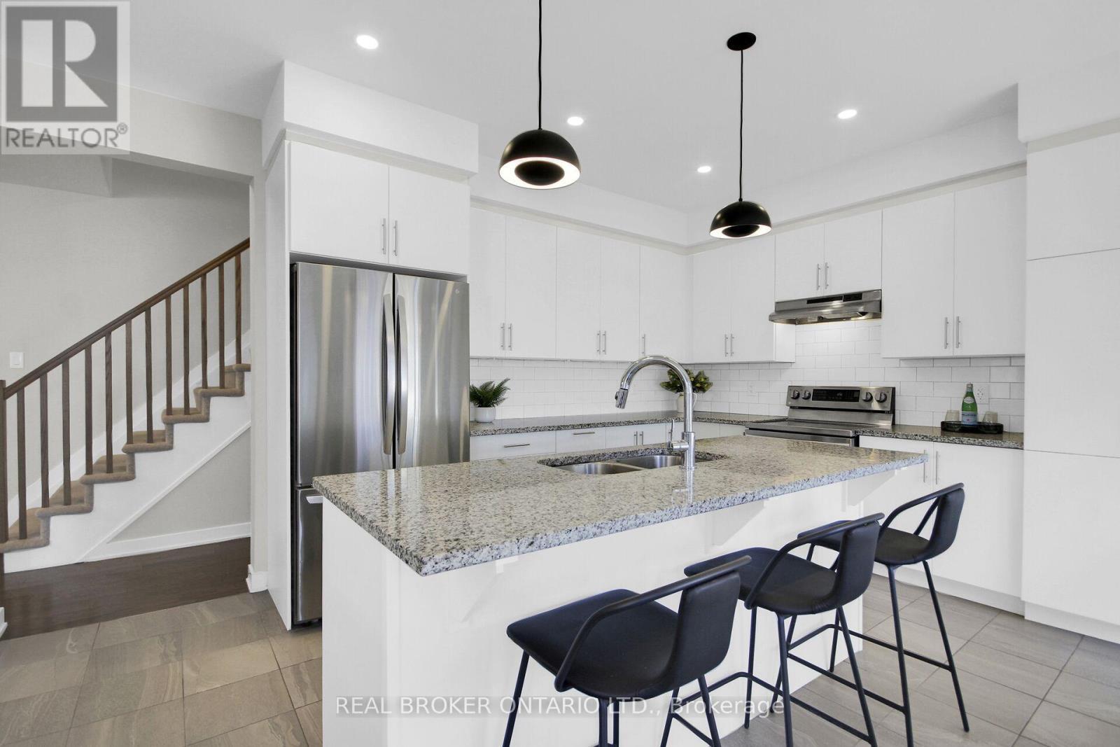 352 Finial Way, Ottawa, ON