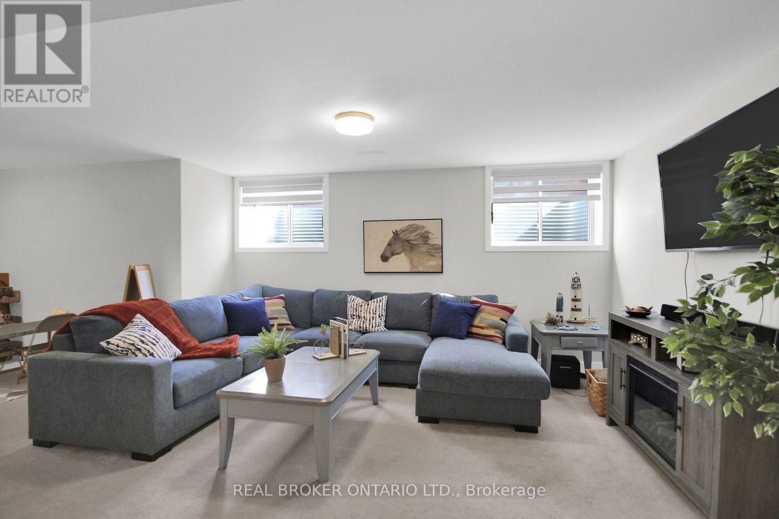 352 Finial Way, Ottawa, ON