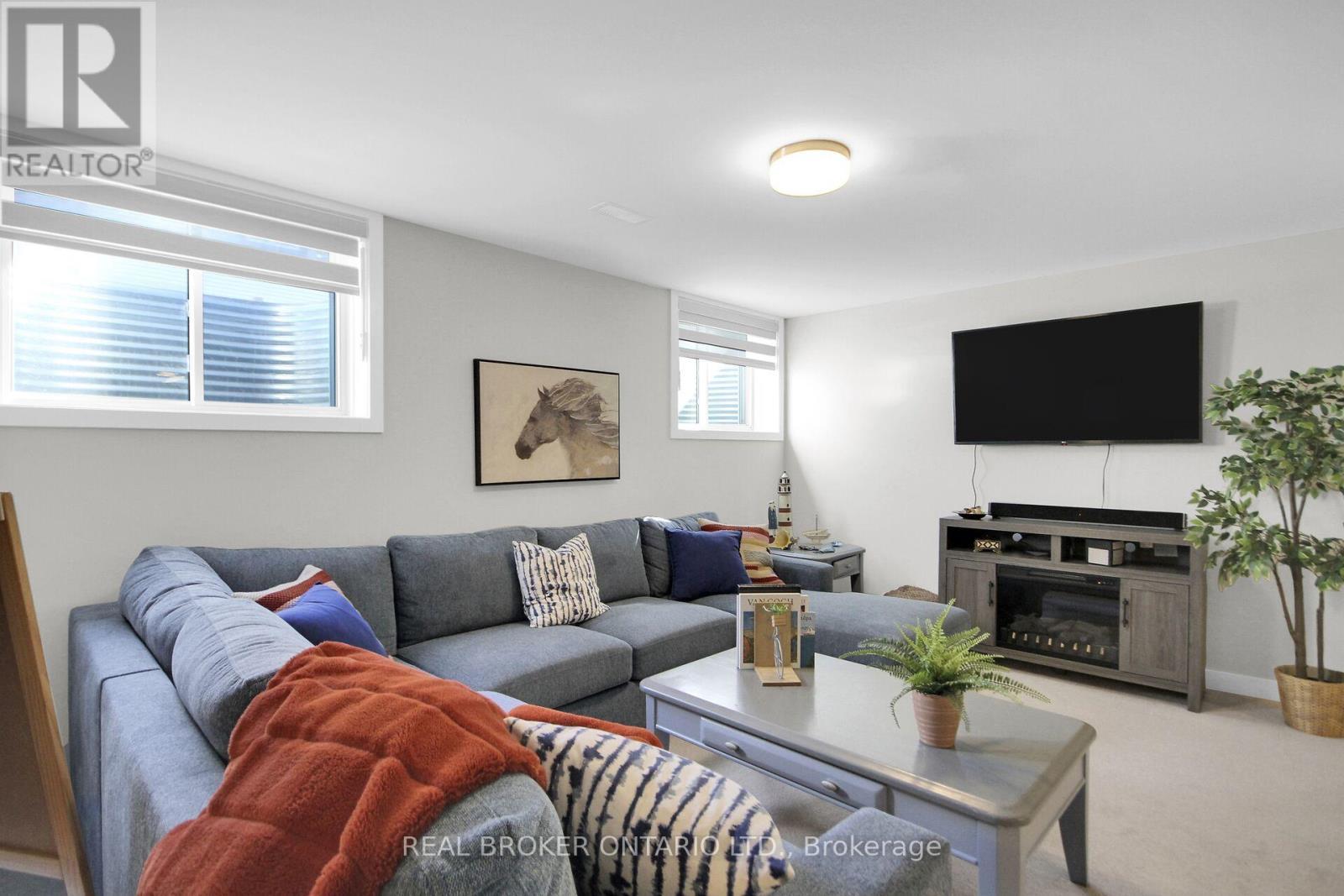 352 Finial Way, Ottawa, ON