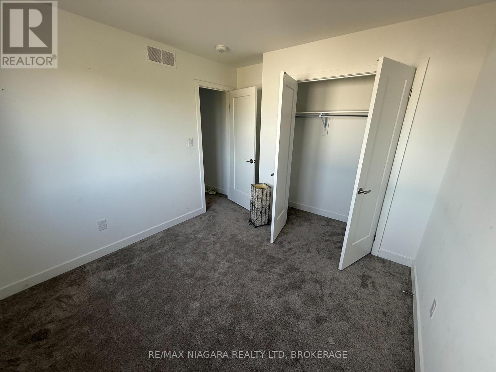 824 - 4263 Fourth Avenue, Niagara Falls (Downtown), ON