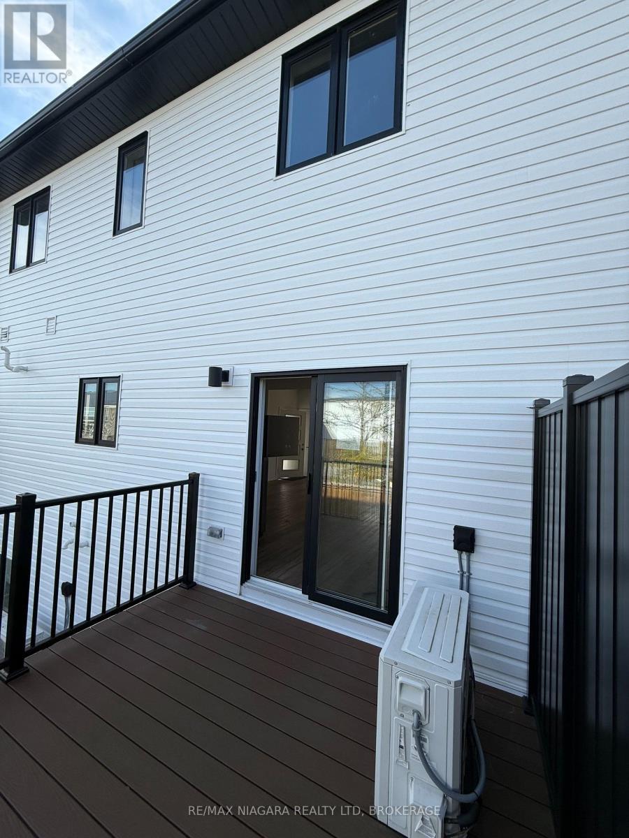 824 - 4263 Fourth Avenue, Niagara Falls (Downtown), ON