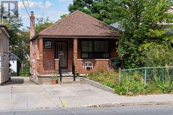 16 ROCHDALE AVENUE Toronto, ON M6E 1X2