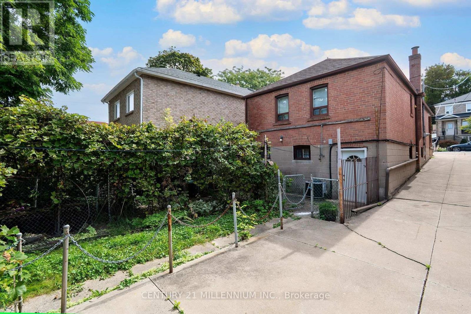 16 Rochdale Avenue, Toronto, ON
