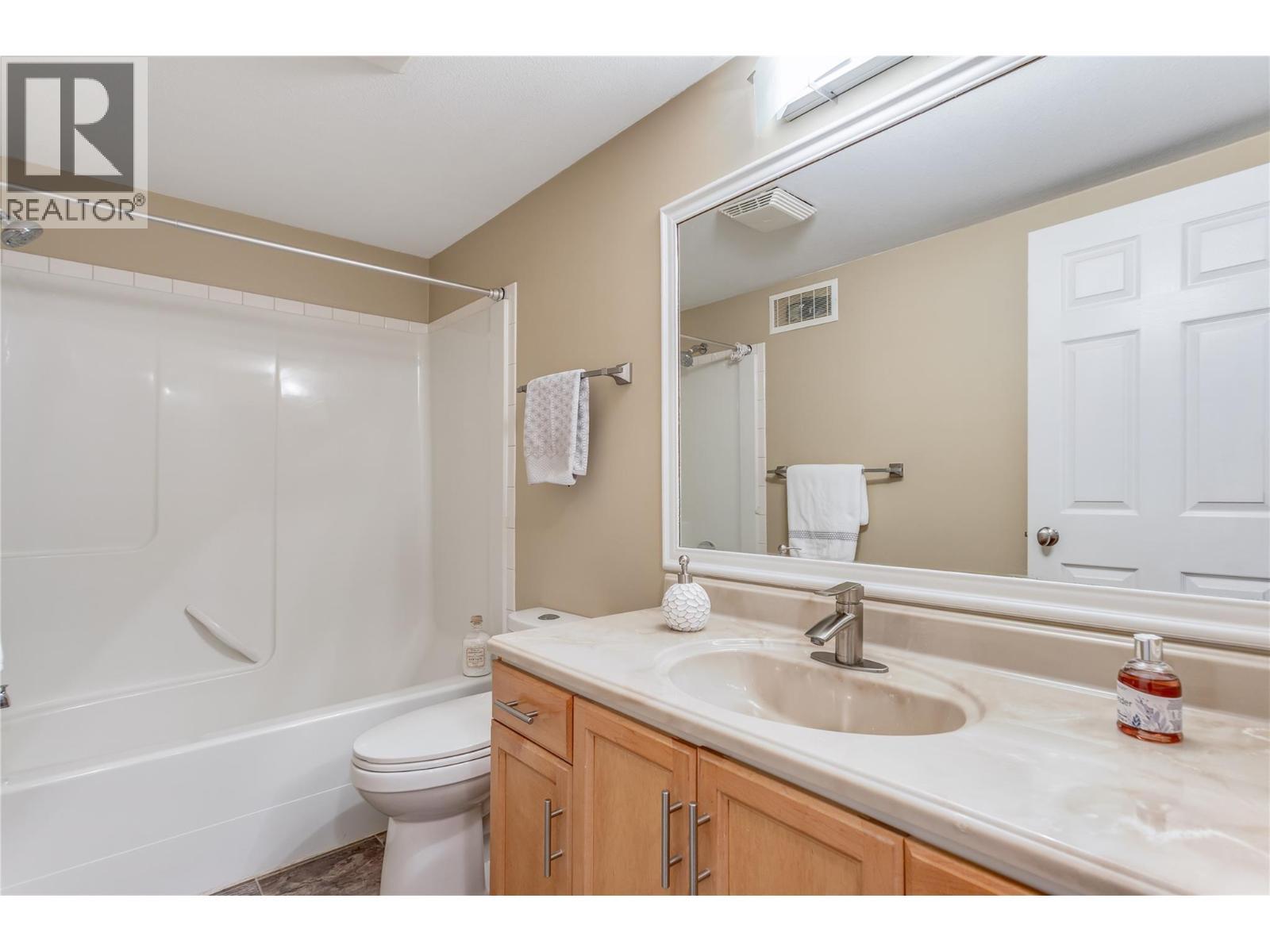 Main Bathroom - 200 Dougall Road N Unit# 207, Kelowna, BC