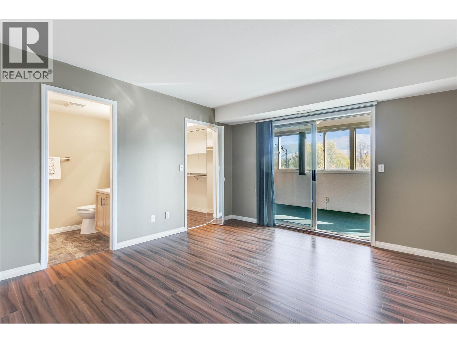 Primary Bedroom with Walk-in closet and Ensuite - 200 Dougall Road N Unit# 207, Kelowna, BC