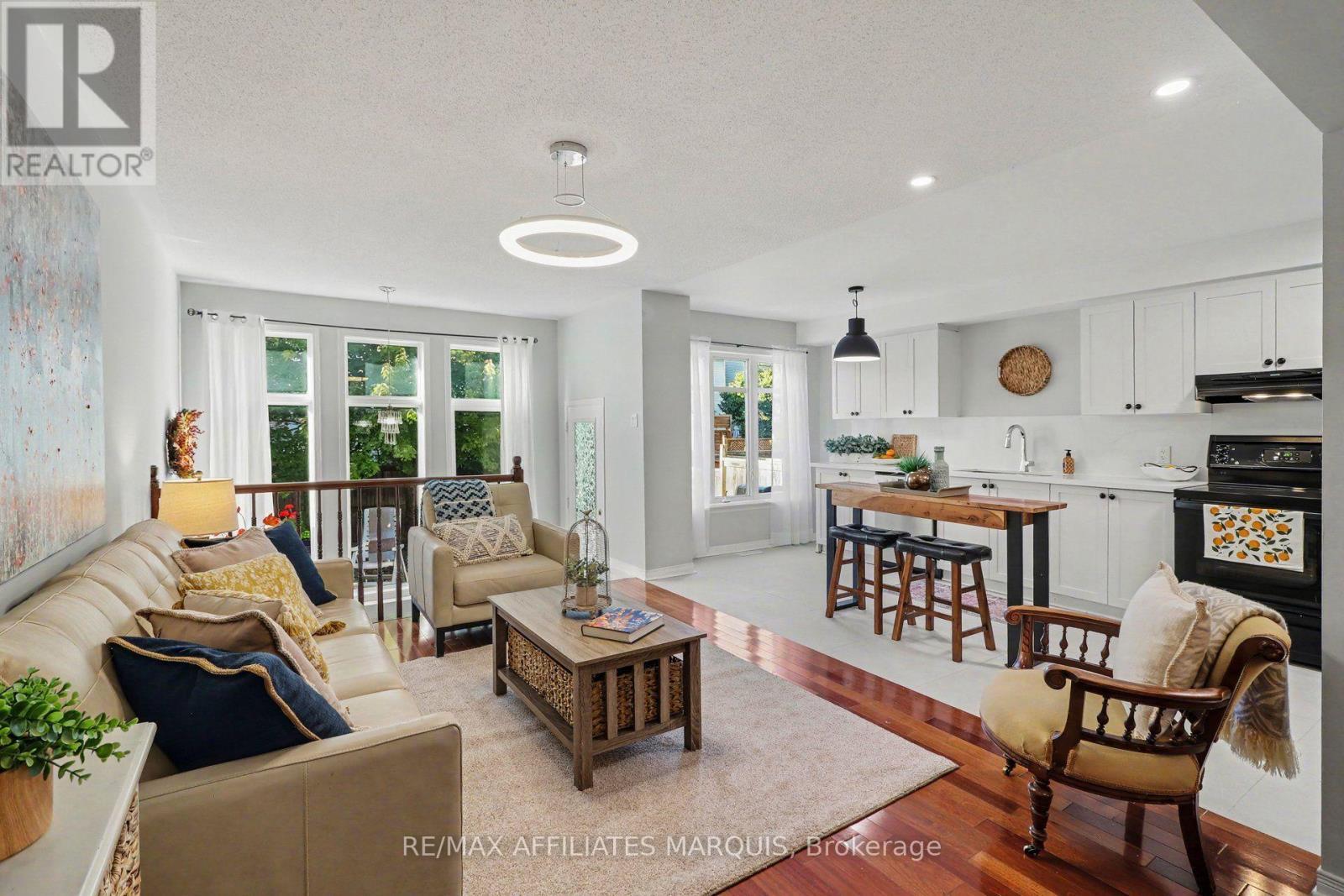 160 Deercroft Avenue, Ottawa, ON