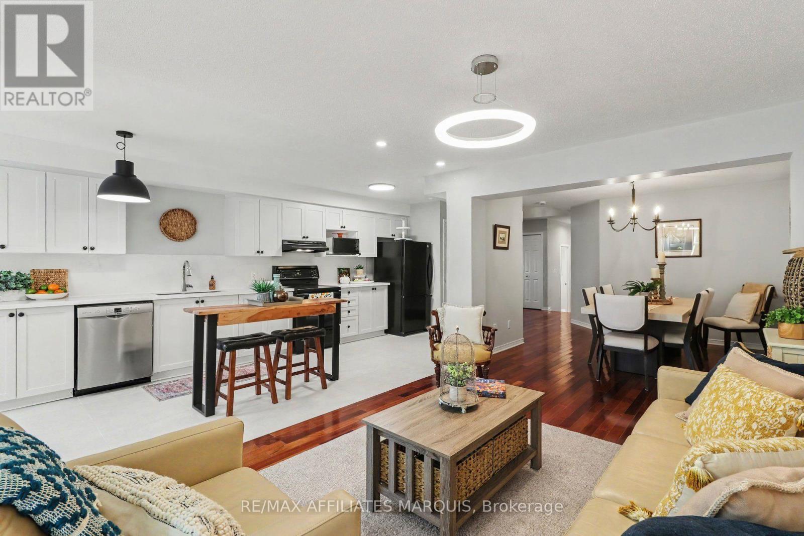 160 Deercroft Avenue, Ottawa, ON