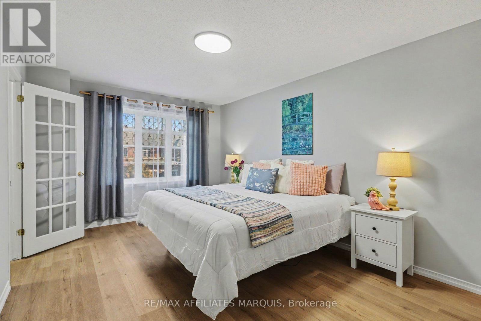 160 Deercroft Avenue, Ottawa, ON