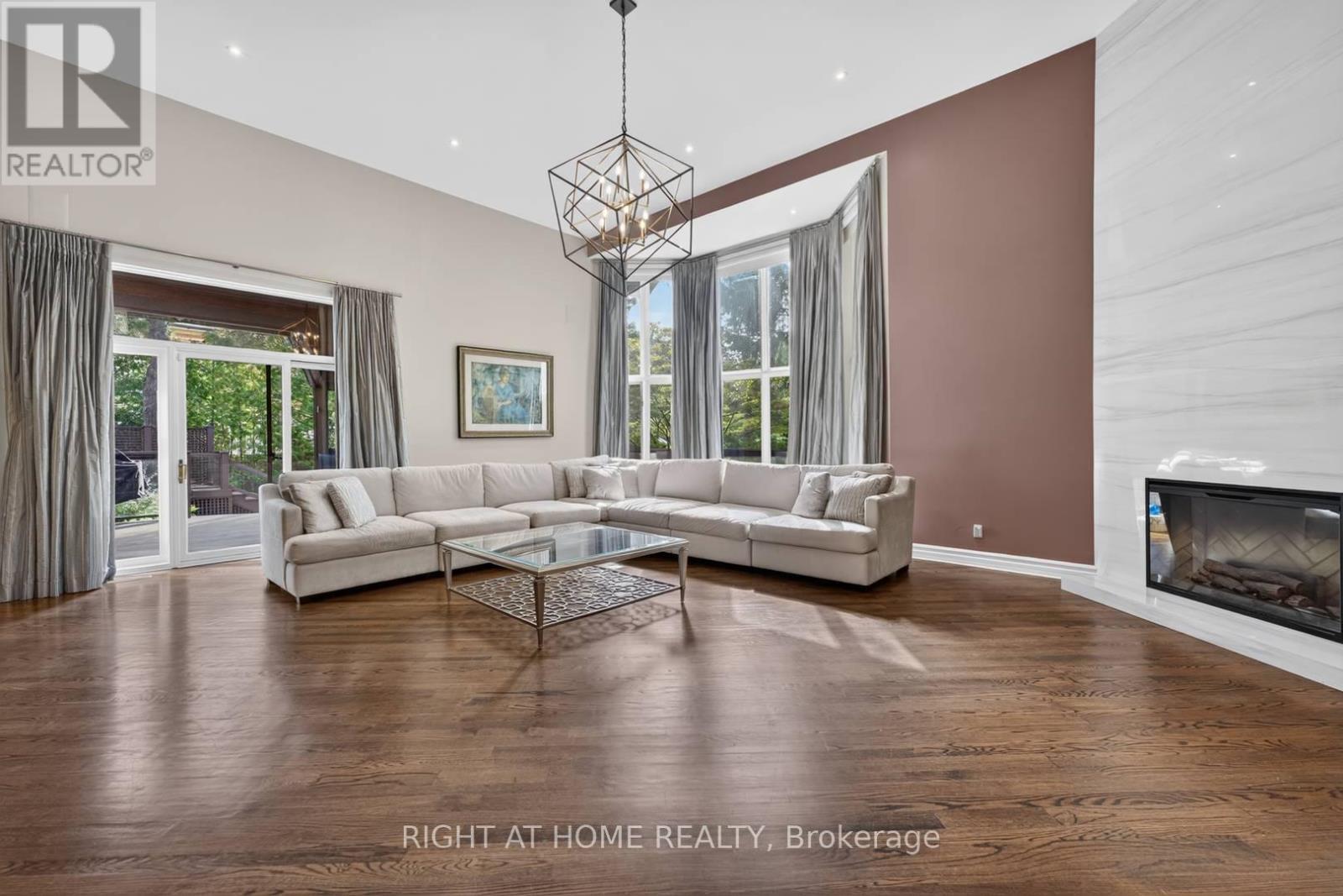 23 Bryson Drive, Richmond Hill, ON