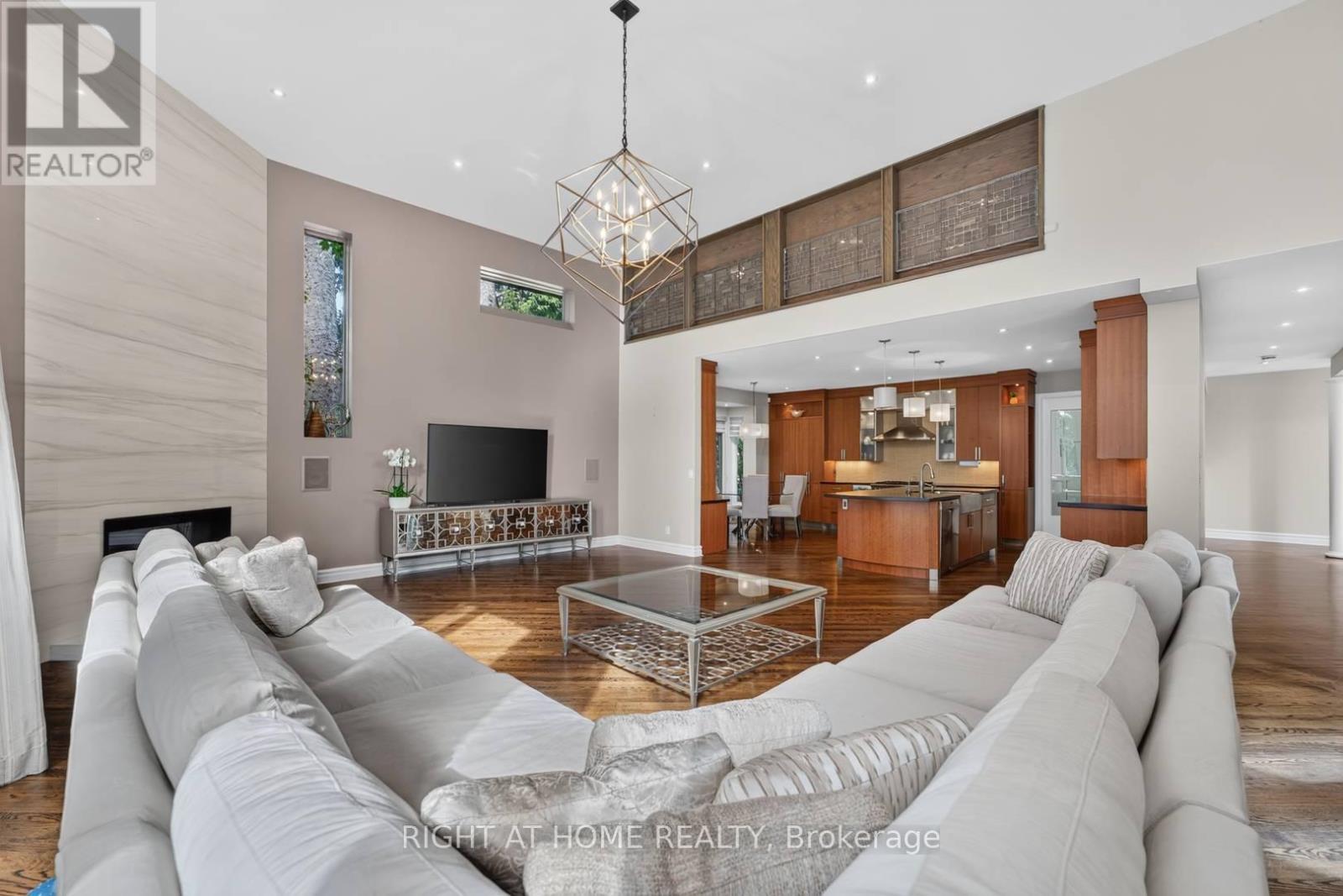 23 Bryson Drive, Richmond Hill, ON