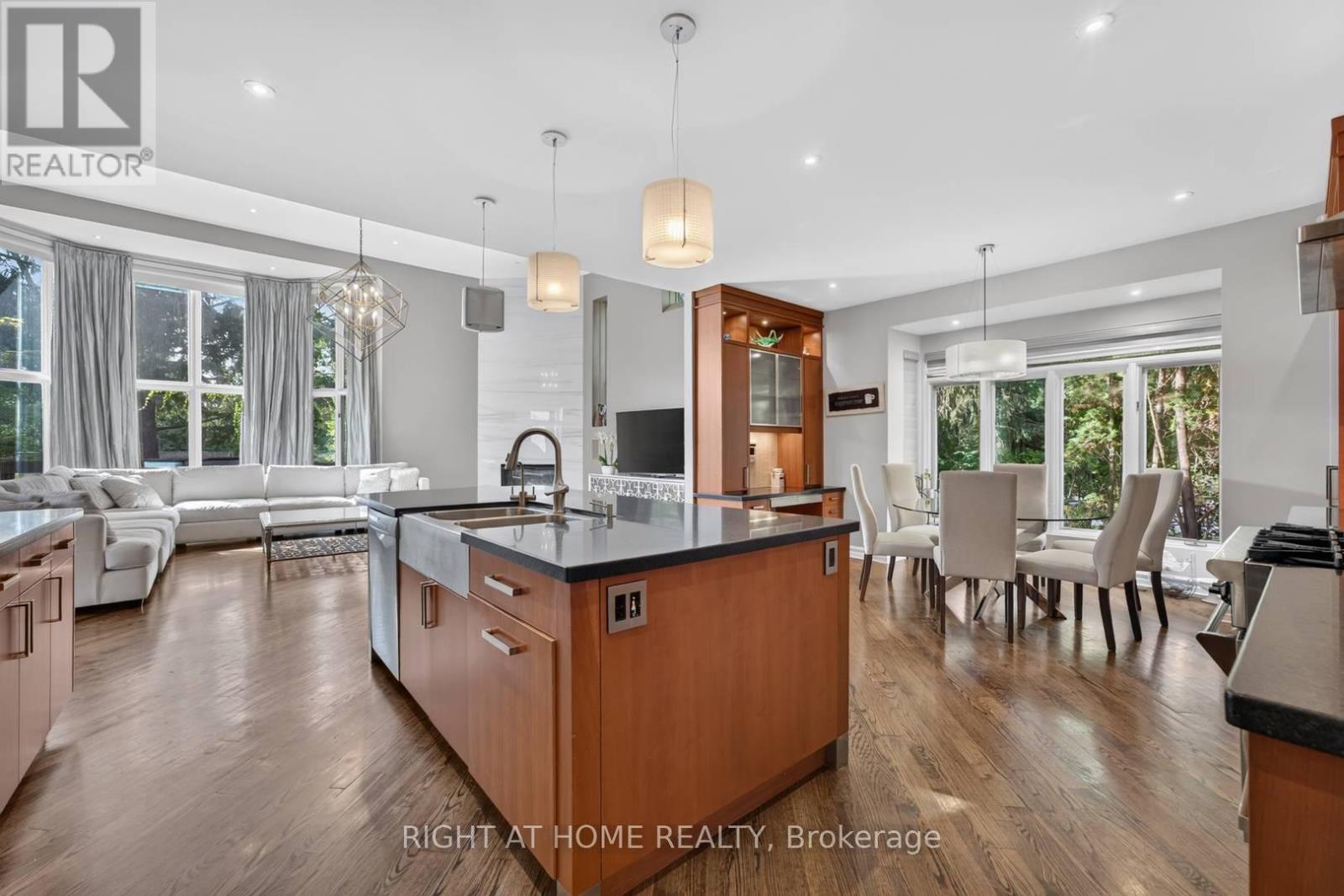 23 Bryson Drive, Richmond Hill, ON
