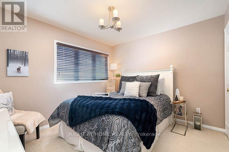 143 Carlyle Crescent, Aurora, ON
