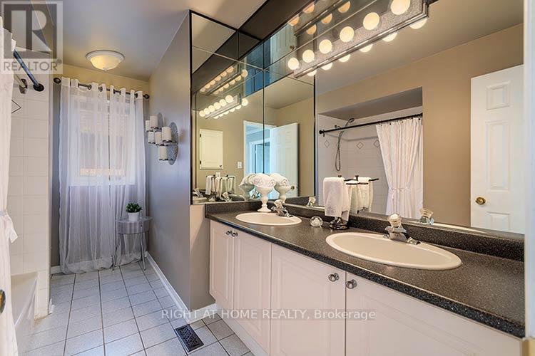143 Carlyle Crescent, Aurora, ON
