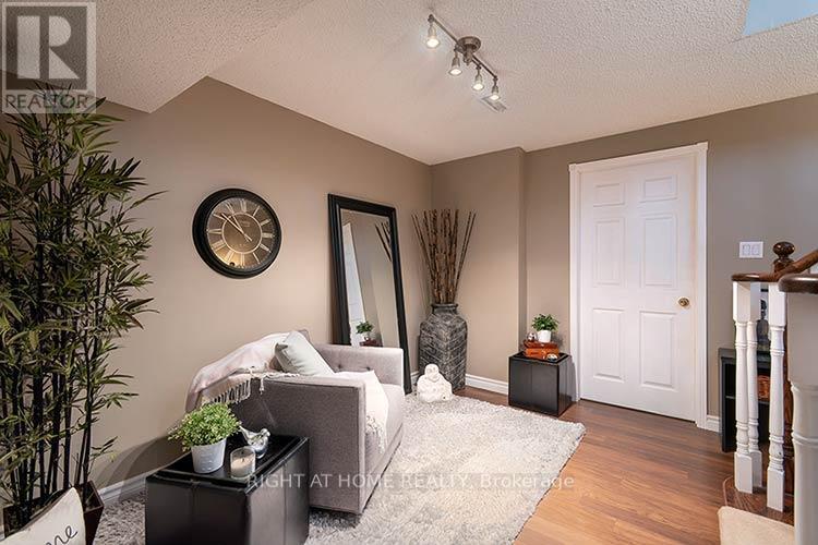 143 Carlyle Crescent, Aurora, ON