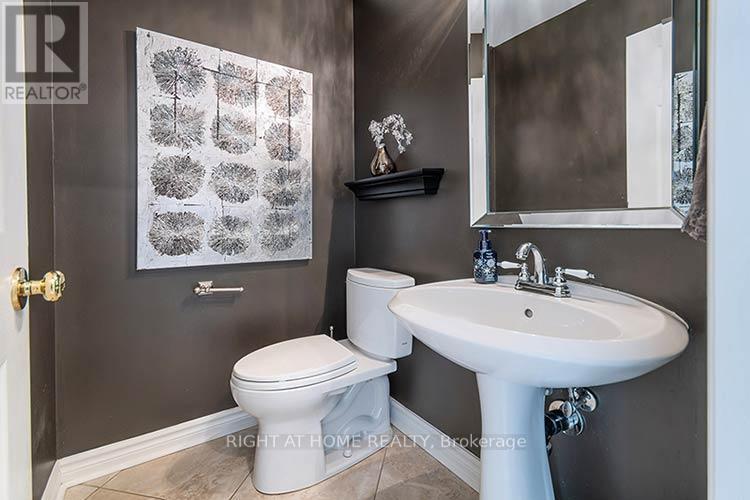 143 Carlyle Crescent, Aurora, ON