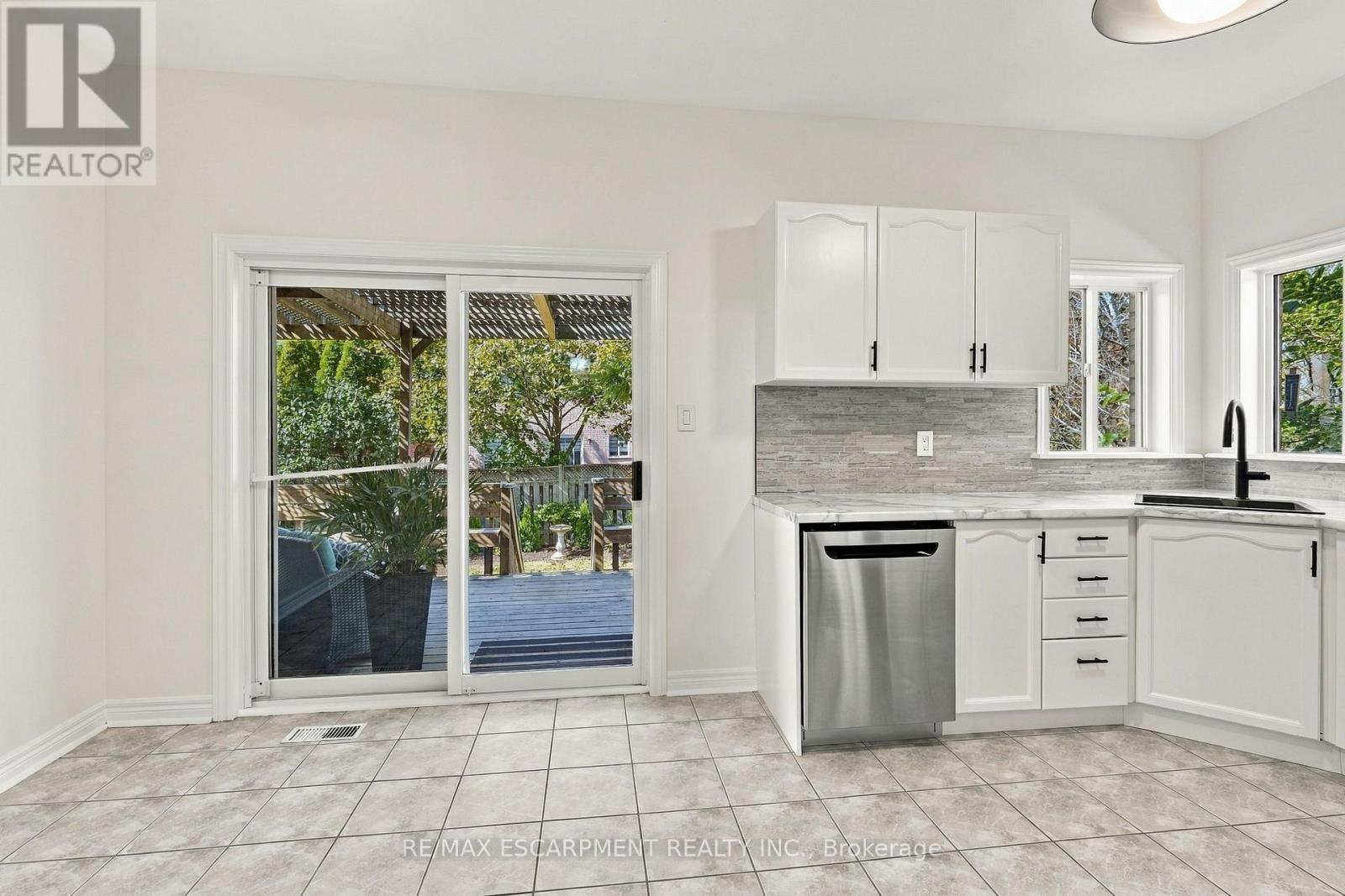 15 Dalrymple Drive, Hamilton, ON
