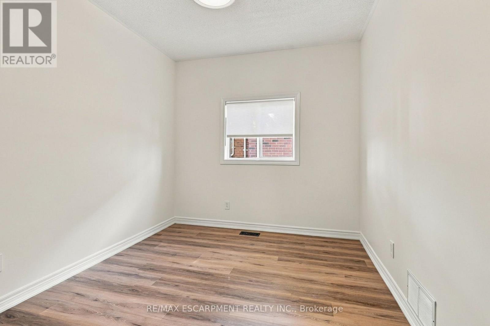 15 Dalrymple Drive, Hamilton, ON