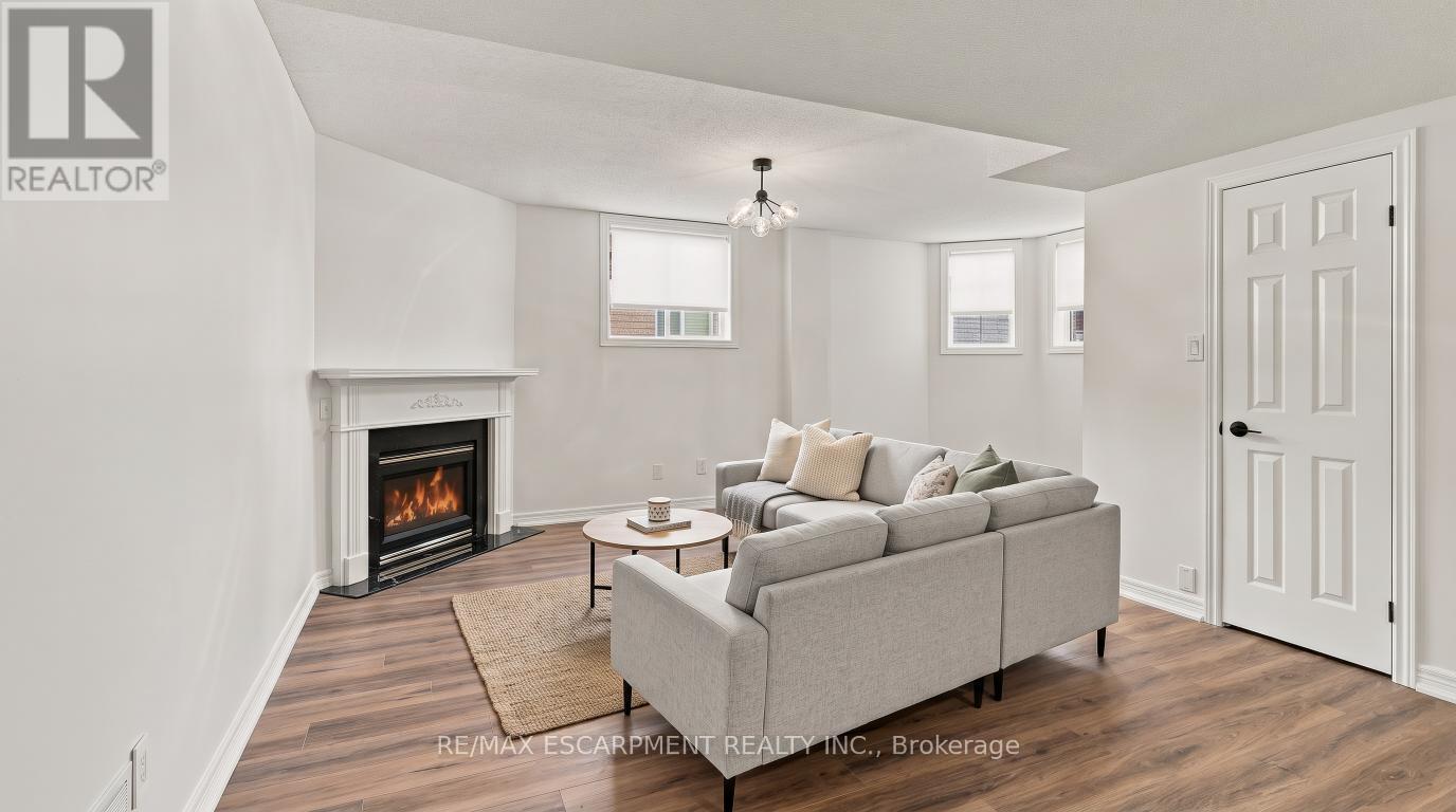 15 Dalrymple Drive, Hamilton, ON