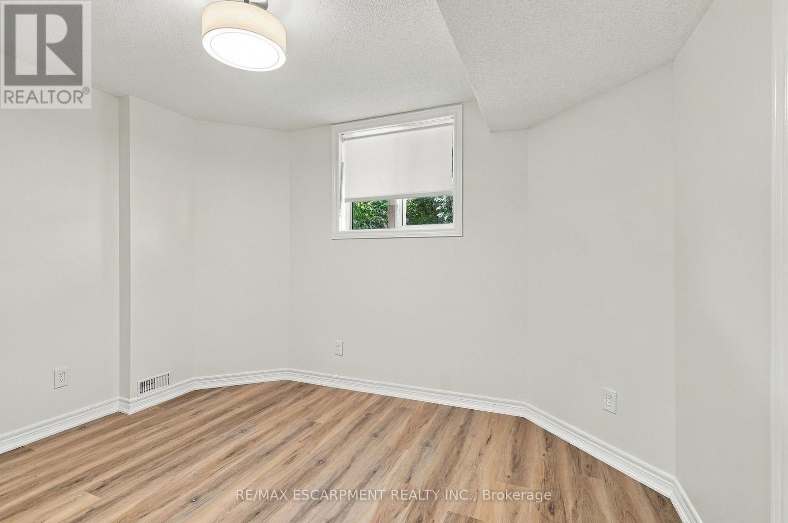 15 Dalrymple Drive, Hamilton, ON