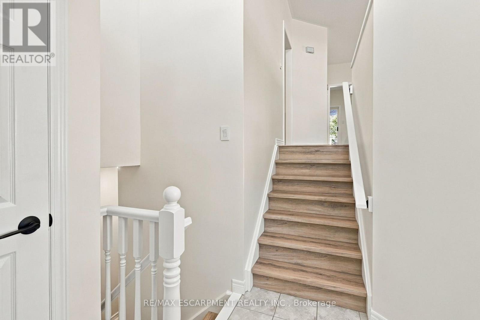 15 Dalrymple Drive, Hamilton, ON