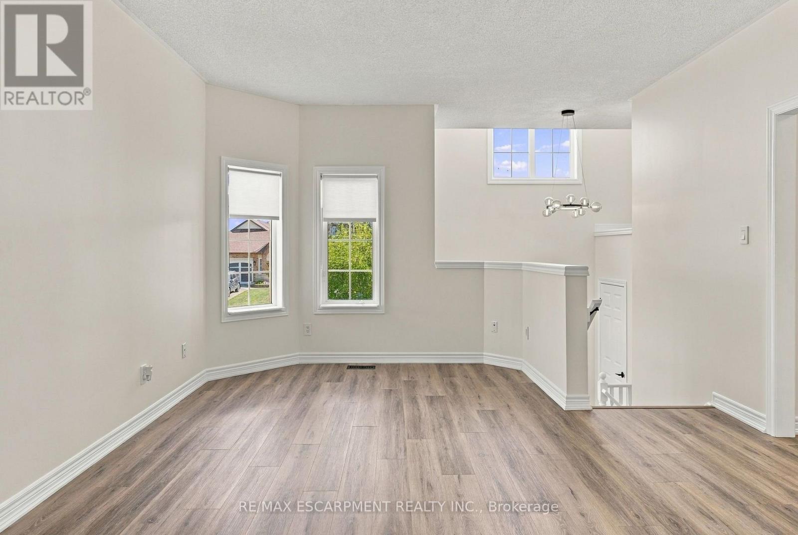 15 Dalrymple Drive, Hamilton, ON