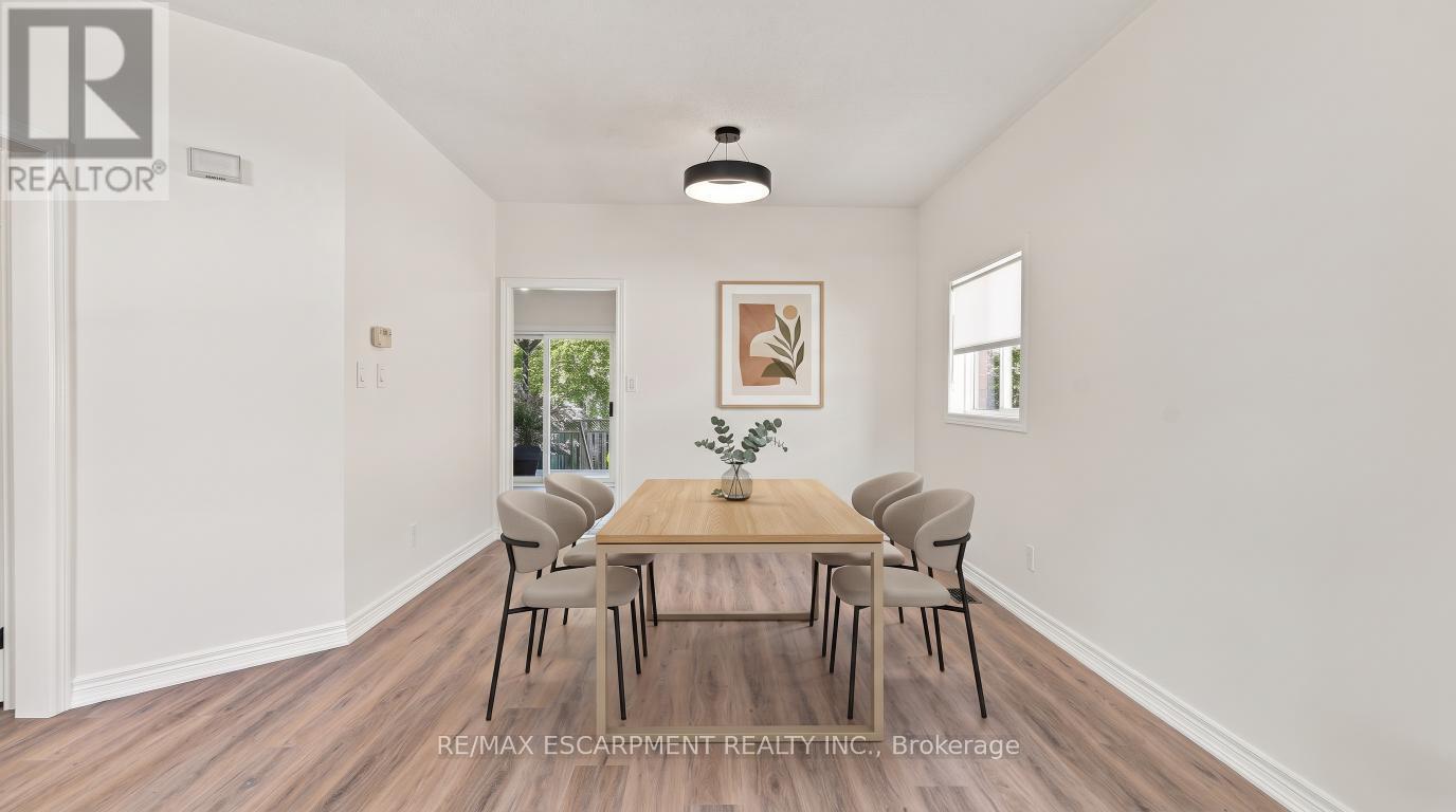 15 Dalrymple Drive, Hamilton, ON