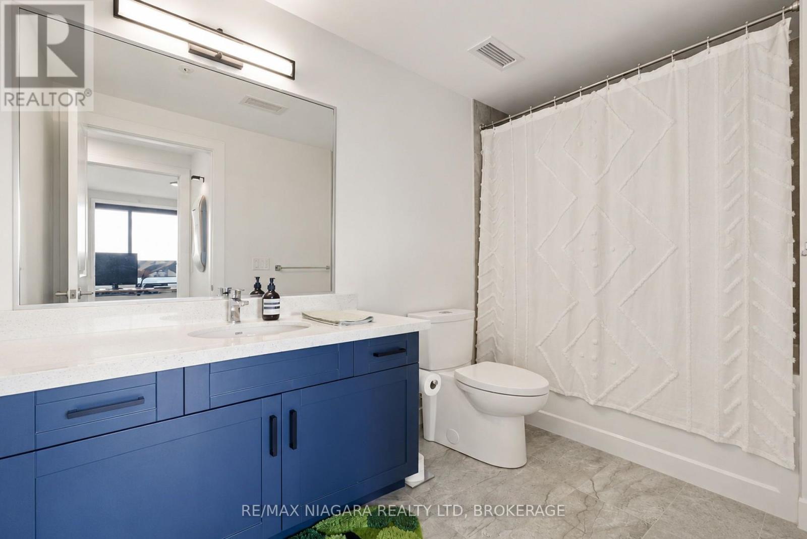 Full 4 PC washroom - 509B - 300B Fourth Avenue, St. Catharines (Ridley), ON