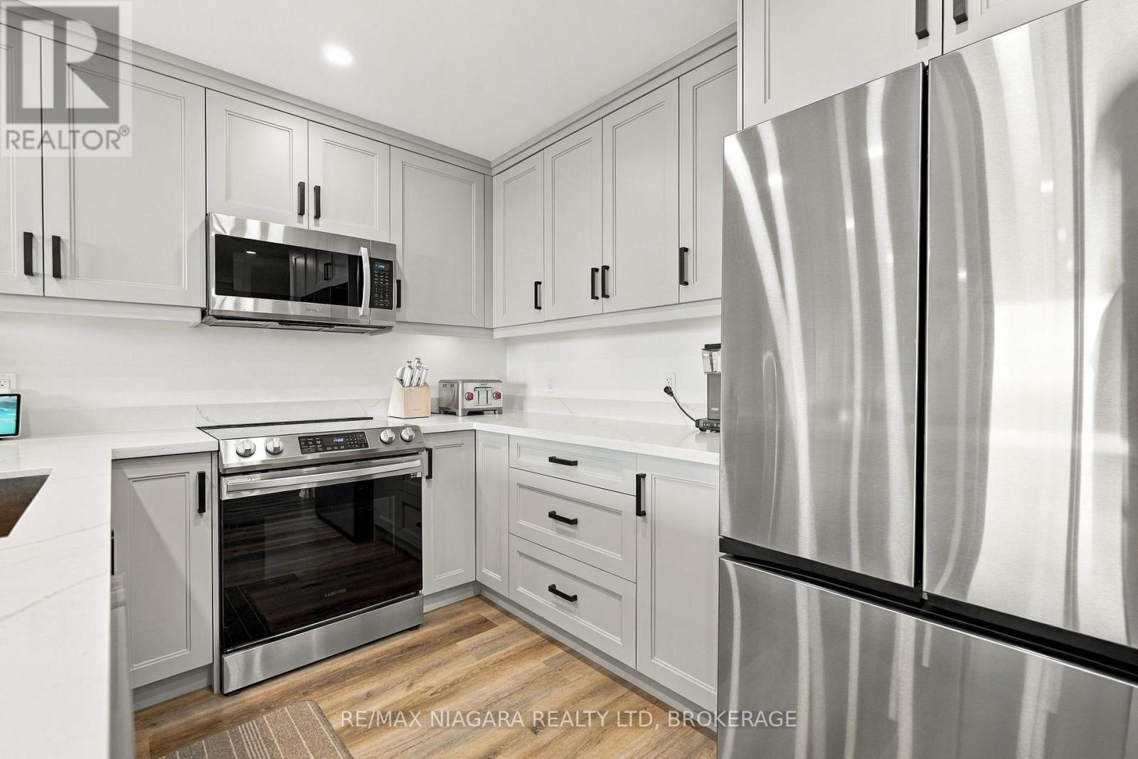 Spotless and modern - 509B - 300B Fourth Avenue, St. Catharines (Ridley), ON