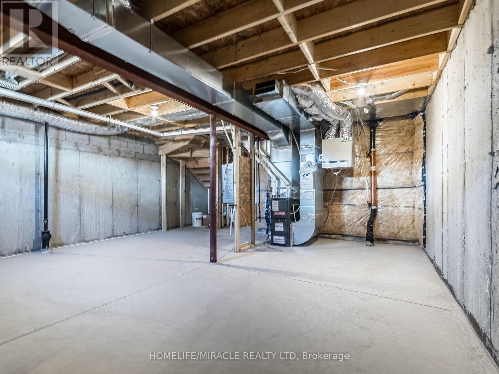 140 Aquasanta Crescent, Hamilton, ON
