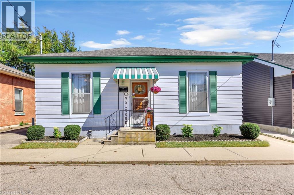 7 Halls Avenue, Brantford, ON