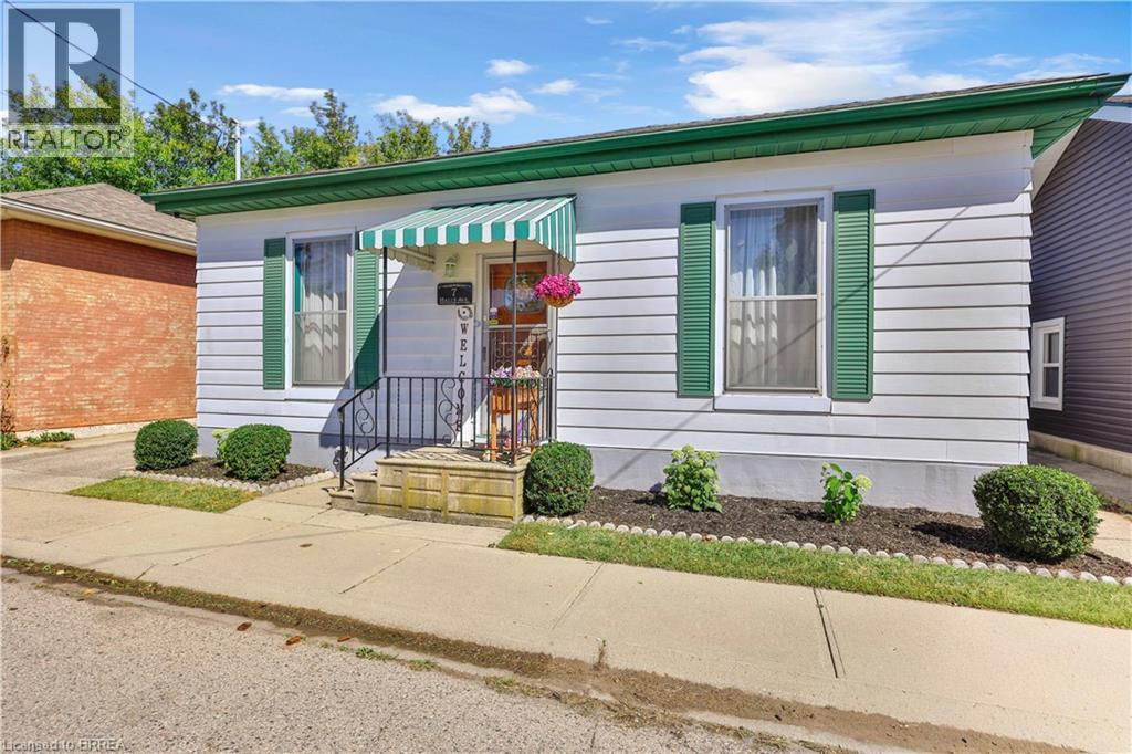 7 Halls Avenue, Brantford, ON