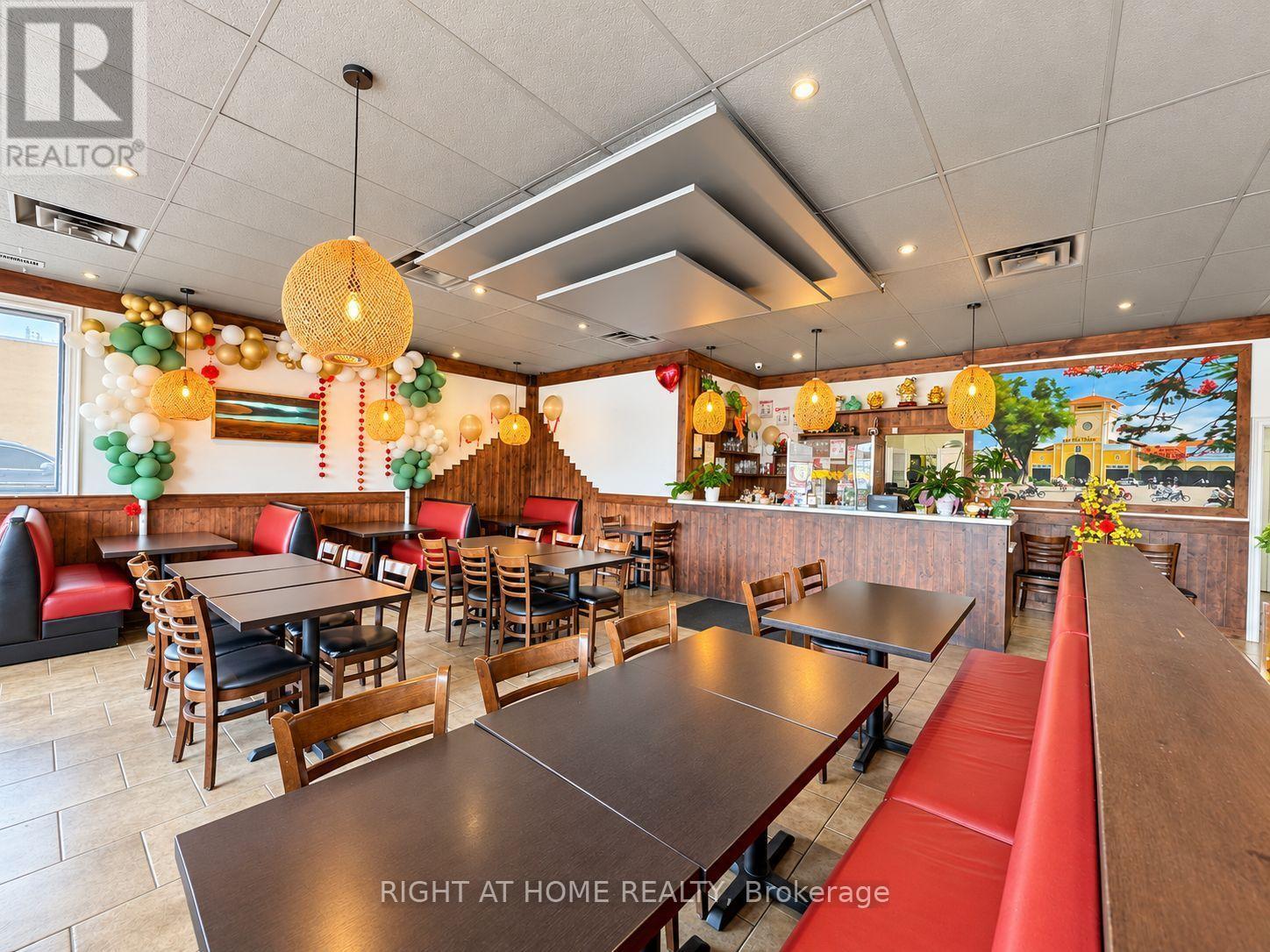 4 - 66 Mall Road, Hamilton, ON
