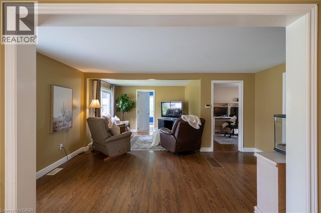 Wood-finish flooring throughout, bright walls, and a window with natural light - 78 Oak Street, Simcoe, ON