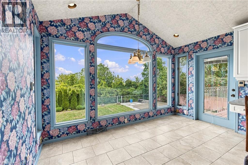 26 Leslie Drive, Hamilton, ON